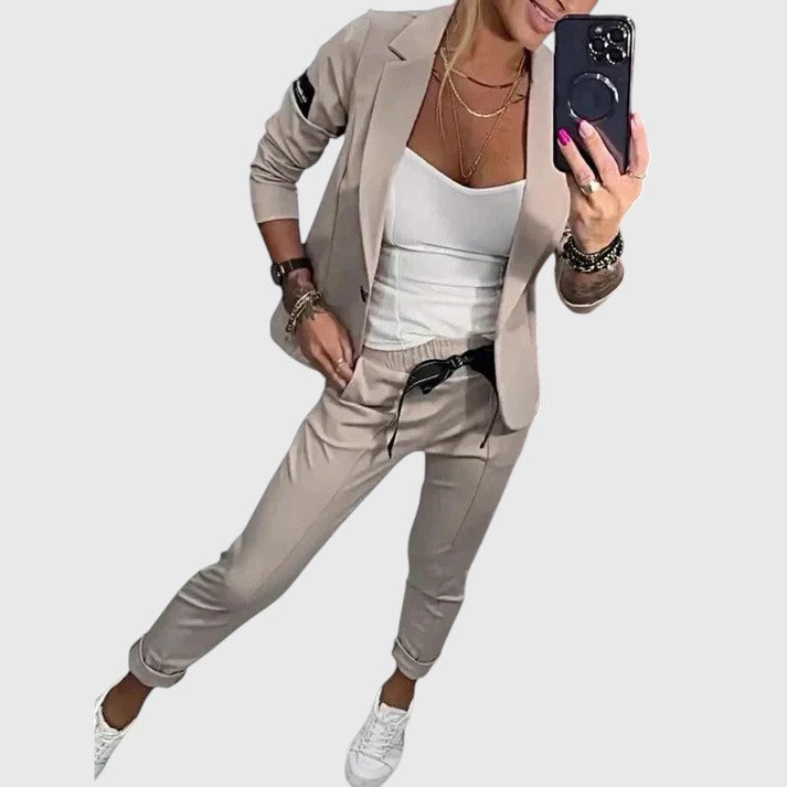 DEBRA™ | THE PERFECT BALANCE OF STYLE AND COMFORT